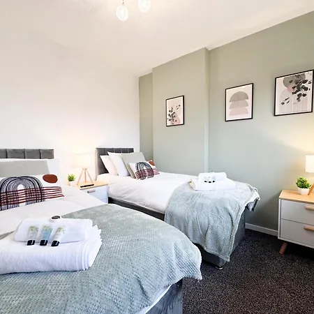 Apartment Terraced House With Free Parking
