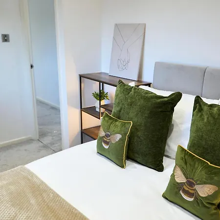Spacious 2-bed Near Centre, Fast Wifi Holiday home *