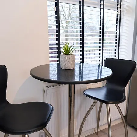Holiday home Spacious 2-bed Near Centre, Fast Wifi Manchester