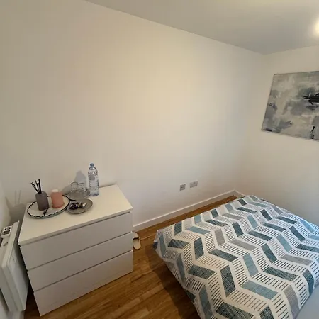 The Urban Escape In Media - A Private And Bathroom In A Shared Homestay *
