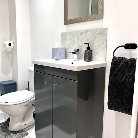 Stylish Spacious 1bd Apt-kingbed-10min Heaton Park Διαμέρισμα *