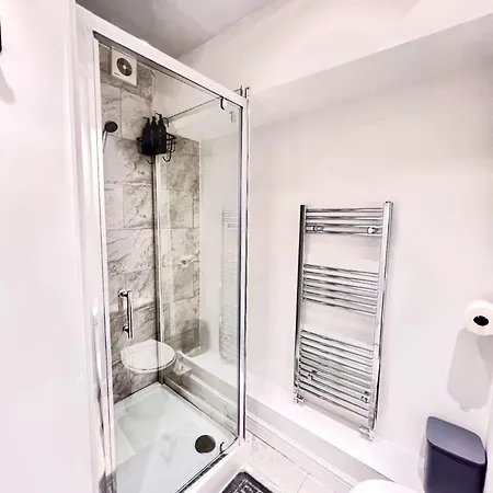 Stylish Spacious 1bd Apt-kingbed-10min Heaton Park Διαμέρισμα *