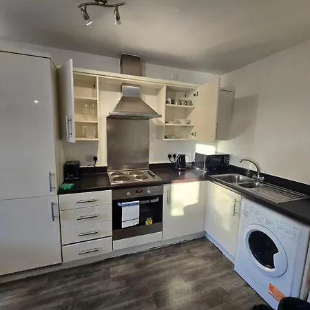 2br Apt, Etihad Stadium, Access, Sleeps 6 Apartment *