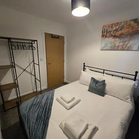 2br Apt, Etihad Stadium, Access, Sleeps 6 *