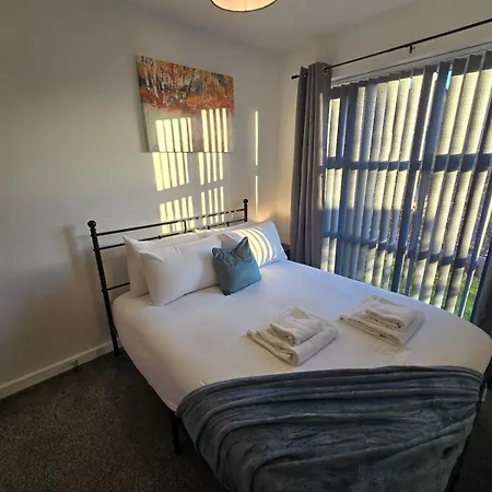 2br Apt, Etihad Stadium, Access, Sleeps 6 *