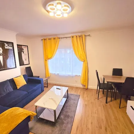 Charming Near Centre By Etihad Coop Arena *