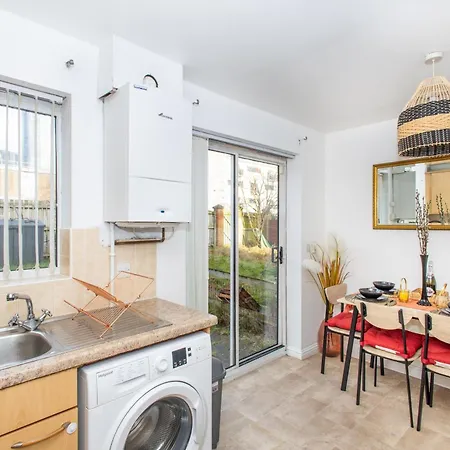 Centre Park Full Kitchen Holiday home Manchester