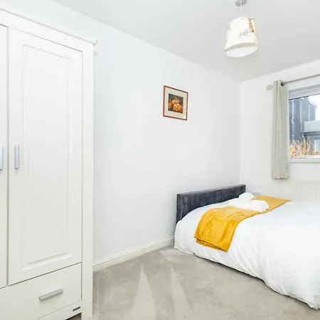 Centre Park Full Kitchen Holiday home Manchester