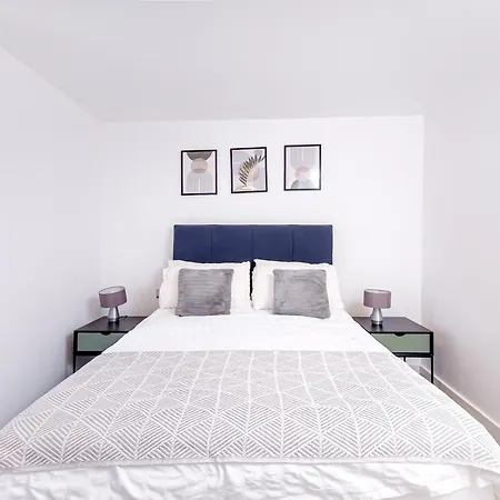 Salford - 2 Bed - Sleeps 4 - Wifi * Manchester