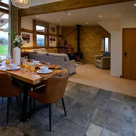 East Barn- Luxury Countryside