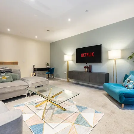 Luxury 3-bed Townhouse Sleeps 6 Free Parking Manchester