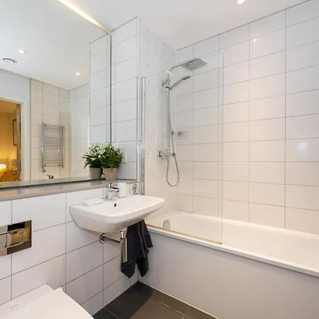 Feriehus Luxury 3-bed Townhouse Sleeps 6 Free Parking Manchester
