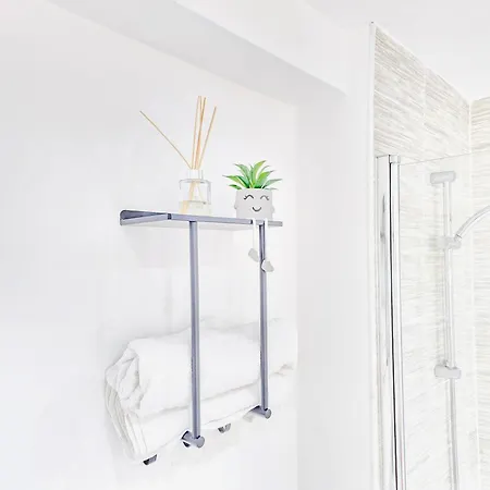 Salford - 2 Bed - Sleeps 4 - Wifi Appartement