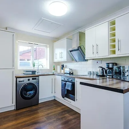 New Spacious House, Pool Table, Driveway Parking And Ps4 بيت للعطل *