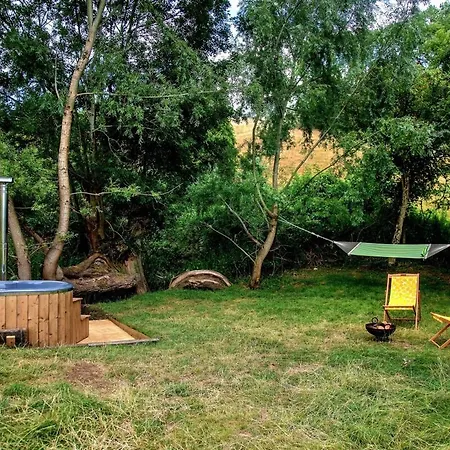 Дом отдыха Bredon Hill Shepherds Hut & Hot Tub