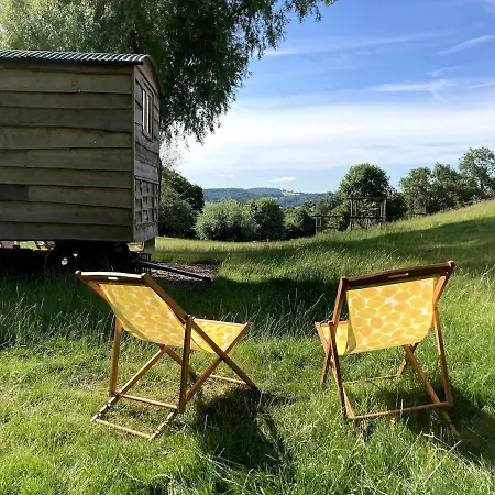 Bredon Hill Shepherds Hut & Hot Tub Манчестер