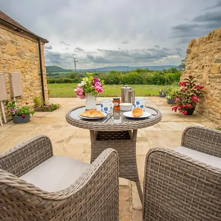 The Cart Shed - Romantic Hideaway With A View!
