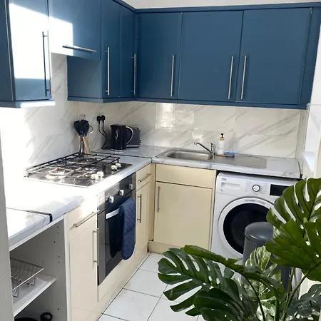 Semesterbostad Modern Townhouse-free Parking-games Room-fast W-ifi *