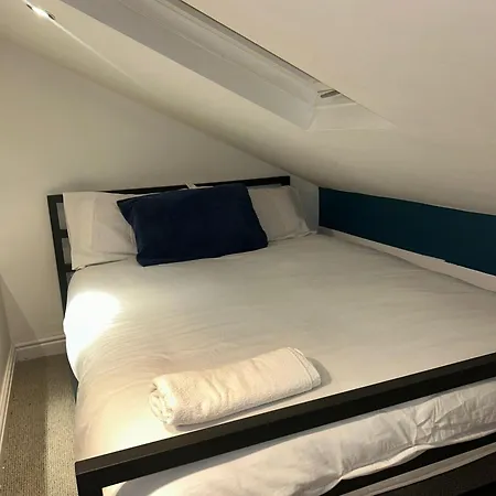 Charming Victorian Retreat 4br House In