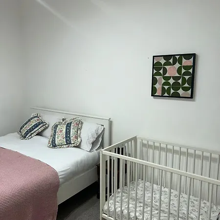 Charming Victorian Retreat 4br House In Manchester