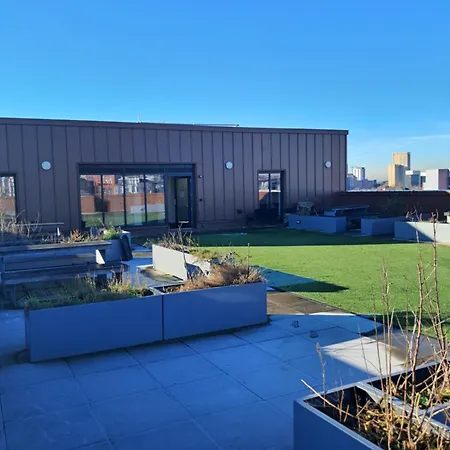 Private Balcony, Waterfront Apt, Theatres 15min Walk 1mile Media City, Old Trafford, Centre Apartment