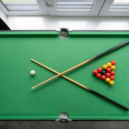 Luxury 5 Bed Near Etihad And Coop Live Nyaraló *