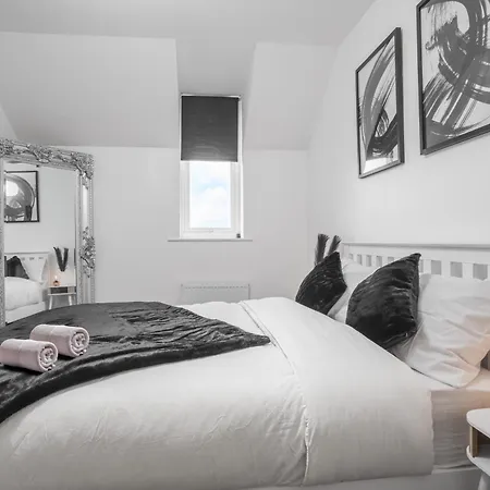 Nyaraló Luxury 5 Bed Near Etihad And Coop Live