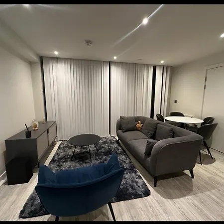 Warm & Cozy Short-term Lease Manchester