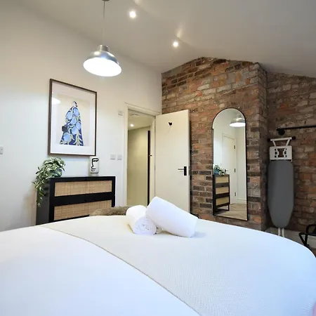 Cityescape - 2br Floor Penthouse Nq