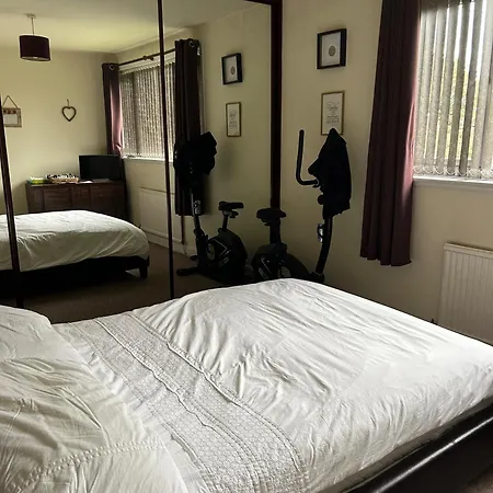 6guests-parking-petsok-familyfriendly-garden Mánchester