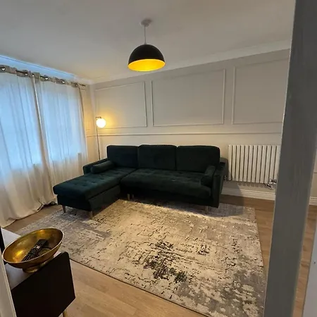 Stylish 5 Mins To Center Ferienhaus