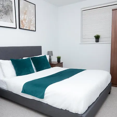 Luxury 2 Bedroom And Bathroom In With Balcony Апартаменты Манчестер