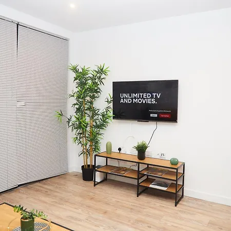 Luxury 2 Bedroom And Bathroom In With Balcony Manchester