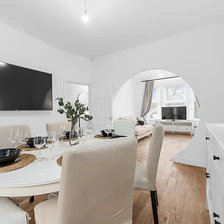 Feriehus Blissful Breaks Near Old Trafford Stadium *