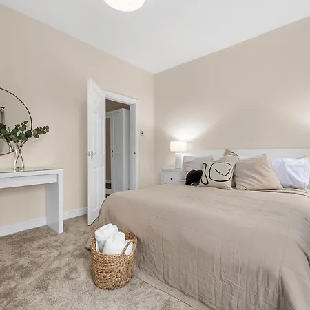 Blissful Breaks Near Old Trafford Stadium *