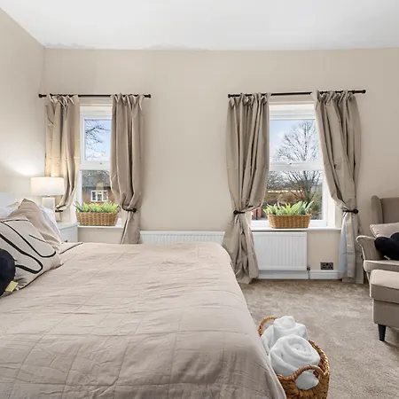 Blissful Breaks Near Old Trafford Stadium Nyaraló Manchester