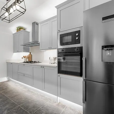 Nyaraló Blissful Breaks Near Old Trafford Stadium *