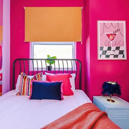 6-bed Funky Getaway Unique Vibes *