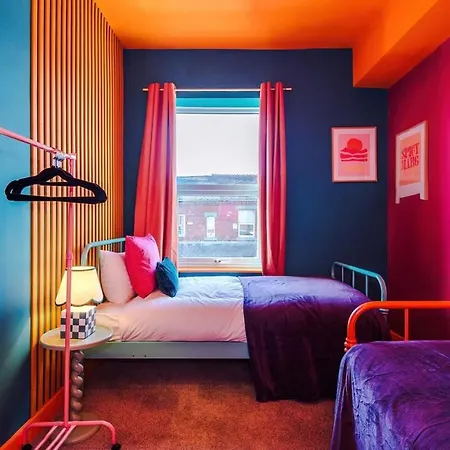 6-bed Funky Getaway Unique Vibes Сasa de vacaciones Mánchester