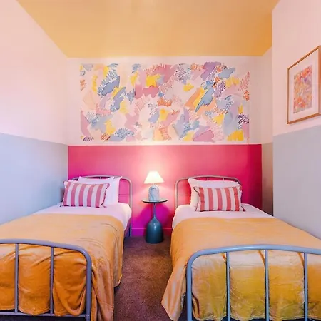 Сasa de vacaciones 6-bed Funky Getaway Unique Vibes Mánchester