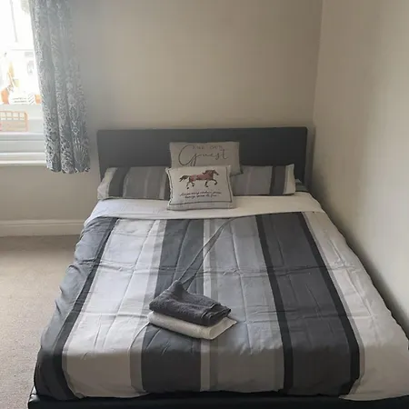 Дом отдыха Tomelle Luxury -5 Beds-near Etihad Stadium- Coop Live-high Speed Wifi & Free Parking *