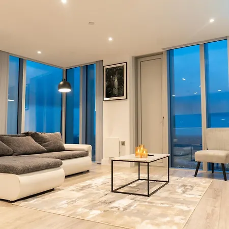 Luxury 2 Bed Penthouse With Stunning Views In Centre شقة مانشستر