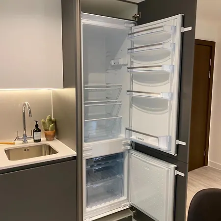 Away Luxury Two Bedroom Shared With En-suite And A Private Bathroom *
