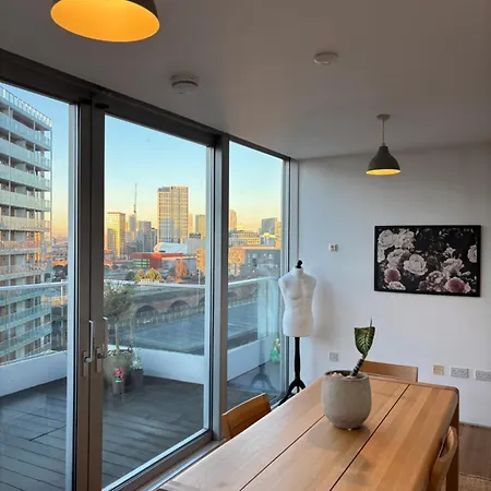 Apartment Centre Rooftop With Free Secure Parking *