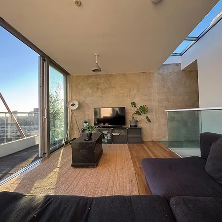 Centre Rooftop With Free Secure Parking Apartment *
