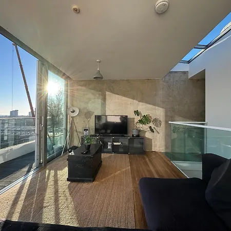 Apartment Centre Rooftop With Free Secure Parking