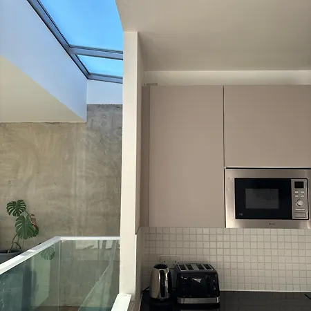 Centre Rooftop With Free Secure Parking Apartment *