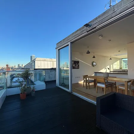 Apartment Centre Rooftop With Free Secure Parking