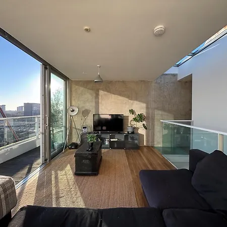 Apartment Centre Rooftop With Free Secure Parking *