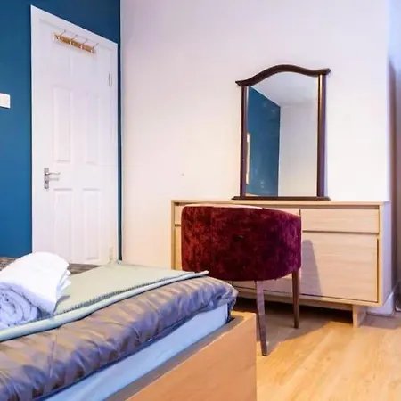 דירה - Comfortable 2-bedroom With Heights Views *